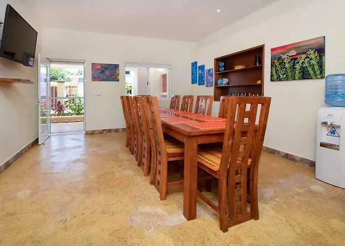 Private Queen With Beautiful Garden View Séjour chez l'habitant